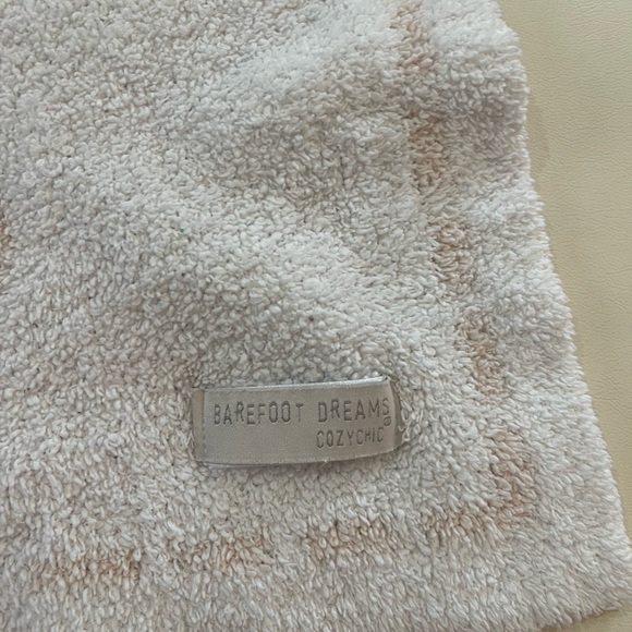 Barefoot dreams cozy chic baby blanket - Picture 2 of 5